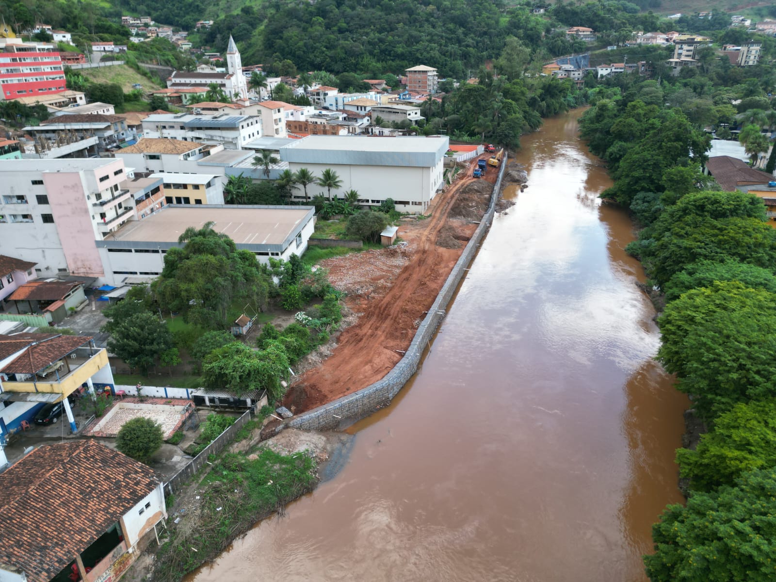 Obras da nova Rua Beira Rio seguem a todo vapor