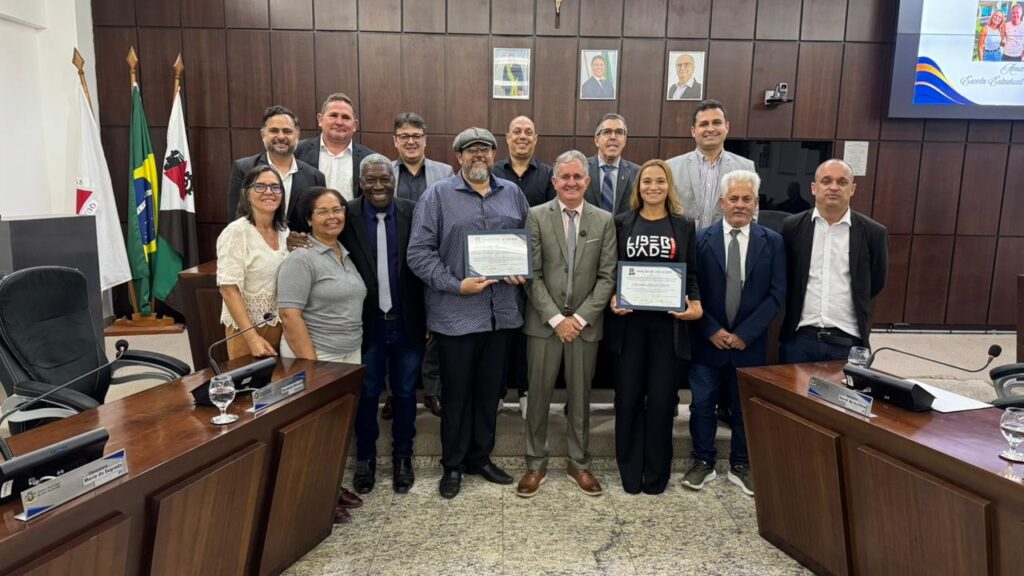 Escola Luiz Prisco e educadora Amanda Ribeiro são homenageados