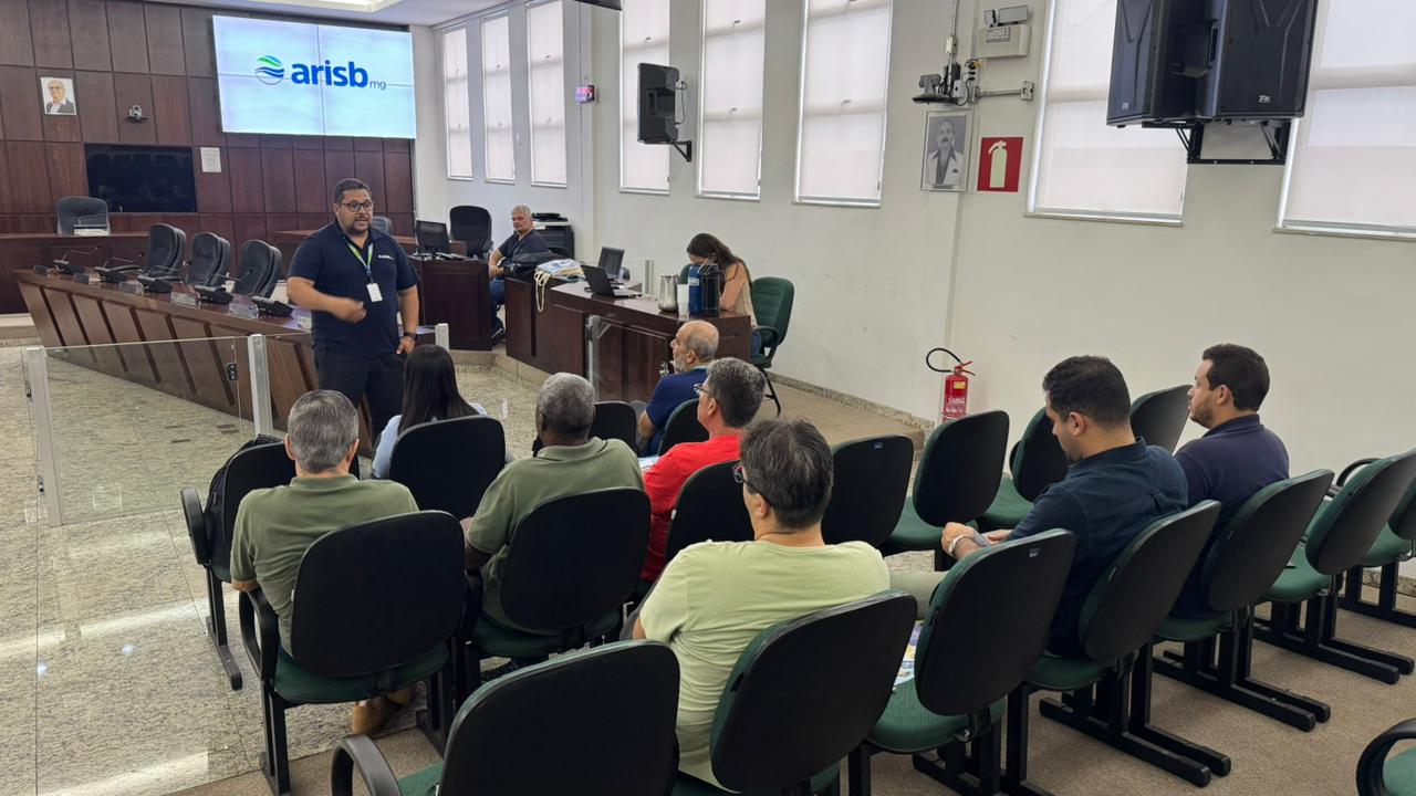 Câmara de João Monlevade recebe representantes da Arisb para diálogo sobre saneamento básico