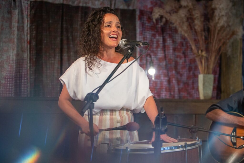 Artista de Mariana transforma impactos da mineração em álbum sobre crise climática e memória