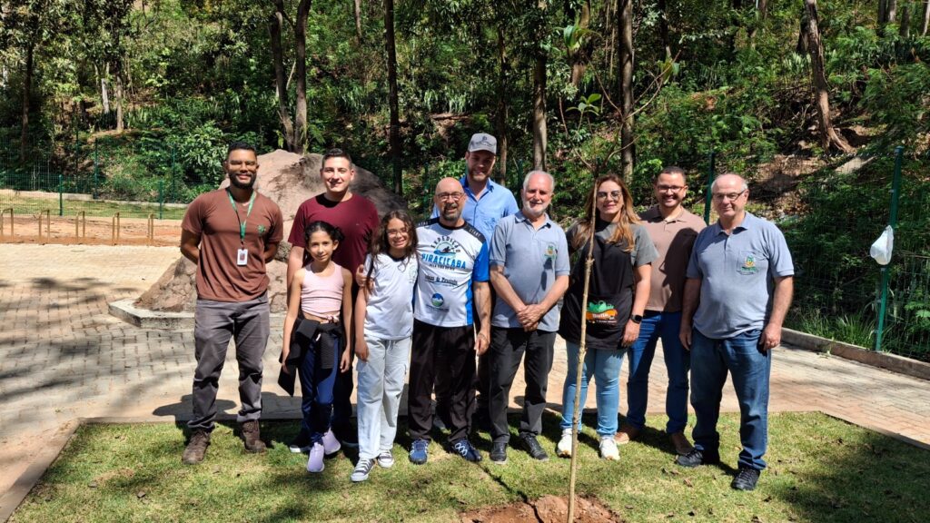 Dia da Árvore: IAPORI promove plantio no Parque do Areão